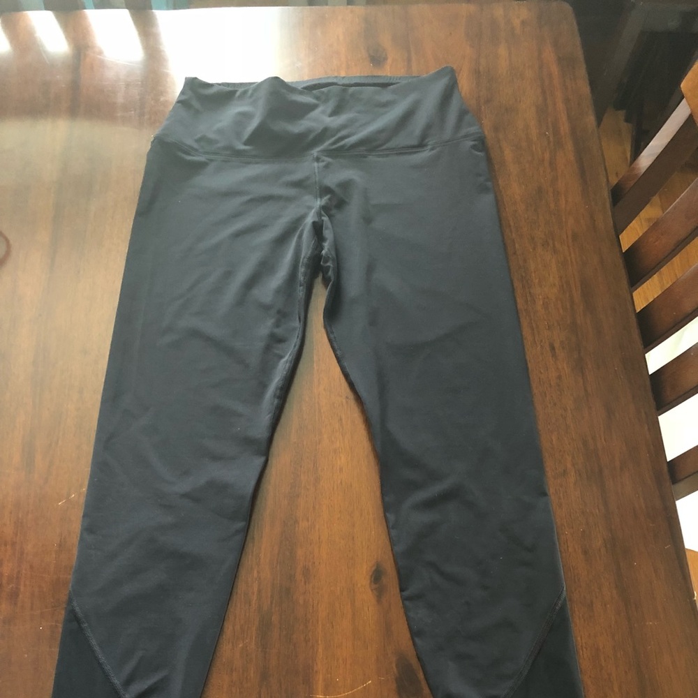 Black 7/8 mesh inset montiel activewear leggings